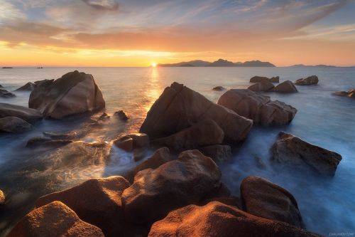 Солнце прячется за Праслен