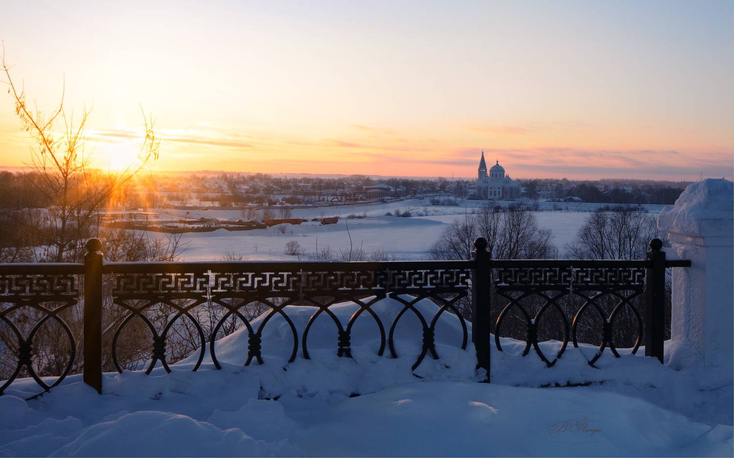 солнце решётка церковь, Вера Петри
