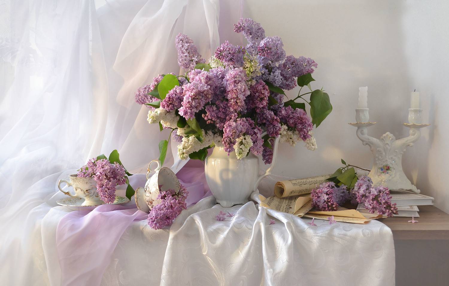 still life, натюрморт, цветы, фото натюрморт, весна, май, сирень, фарфор, настроение, подсвечник, ноты, книги, закат, Колова Валентина