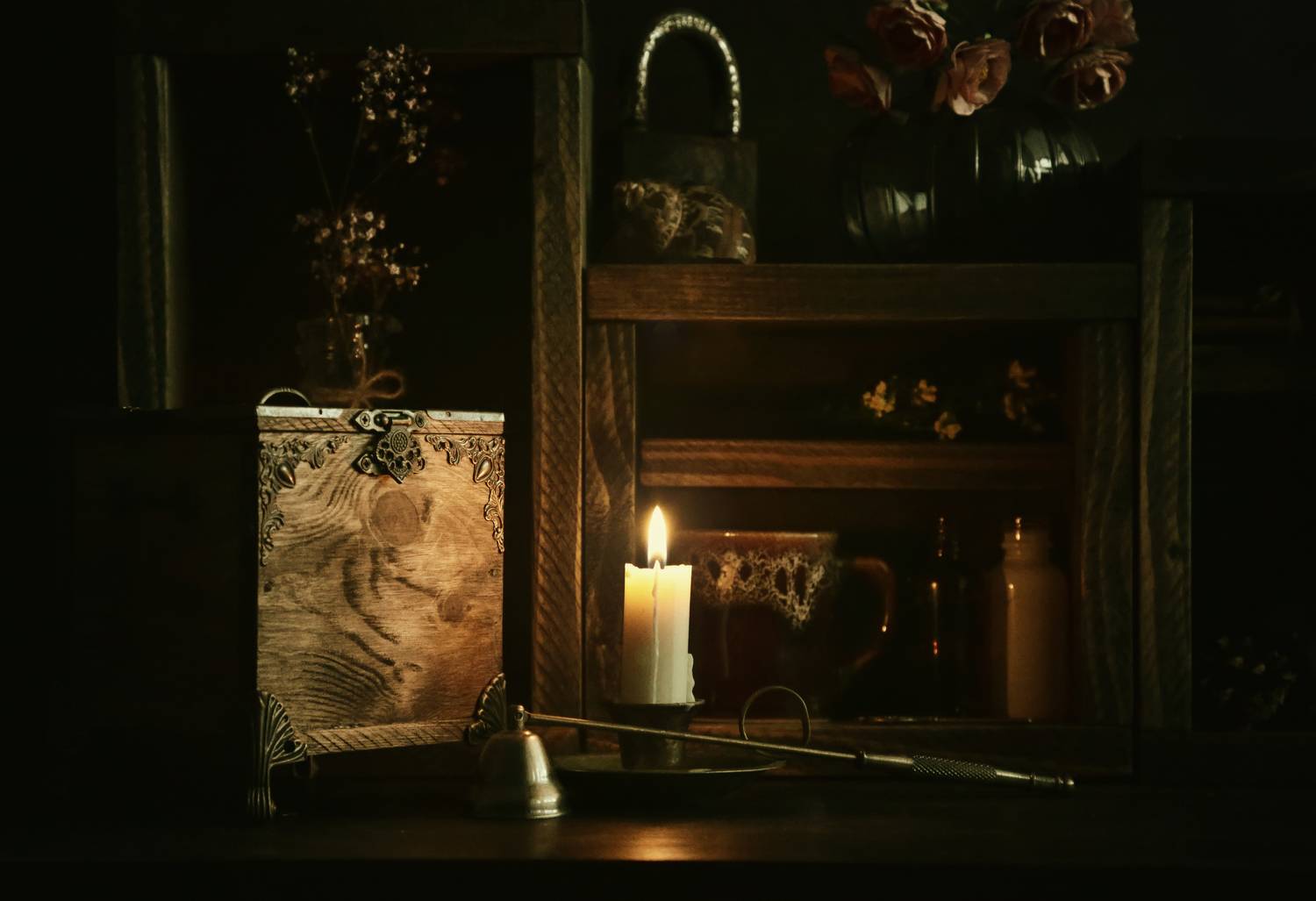 свеча, шкатулка, натюрморт, вечер, полки, на полочках, темно, винтаж, candle, casket, still life, evening, shelves, on shelves, dark, vintage, Стасов Виталий
