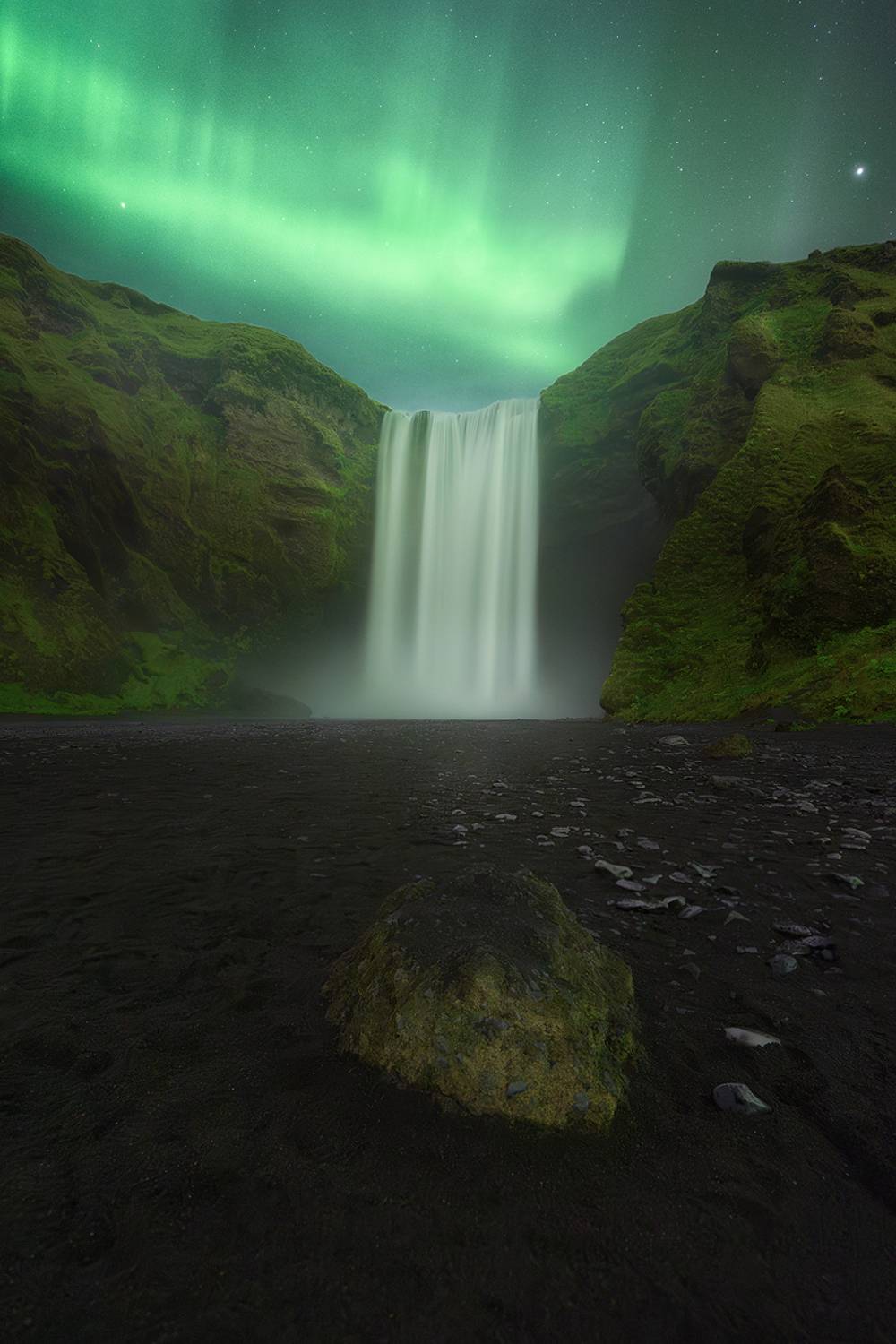 iceland, aurora, northern lights, landscape, night, longexposure, moody, scene, mood, stars, Patrick