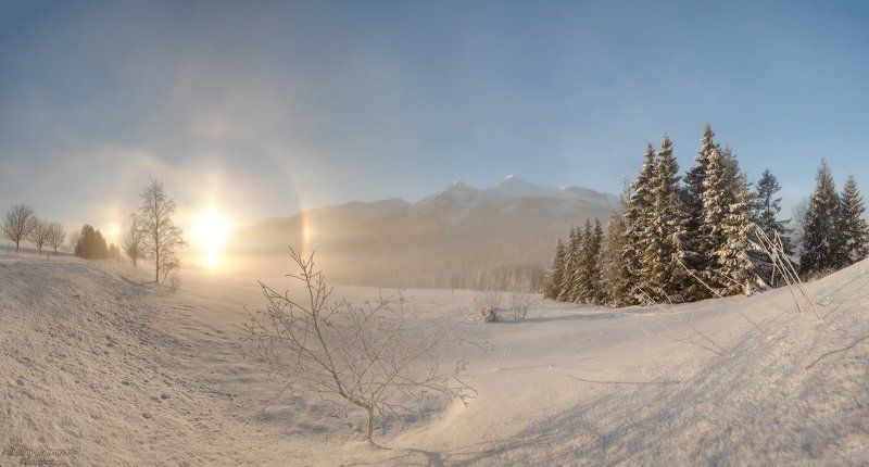 Горы, Татры, Словакия, Белянские Татры, Зима, Радуга, Гало, Туман, Зимний туман, Ели, Горный пейзаж, Панорама, Иней Колесница Гелиоса в Белянских Татрах фото превью