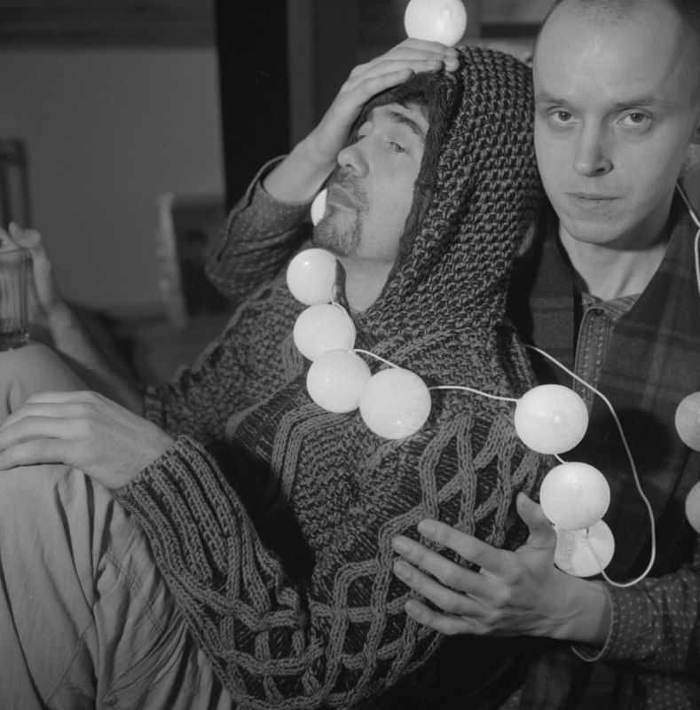 rolleiflex Саша и Егор. Портрет с гирляндой.Могилев,январь,2015 фото превью