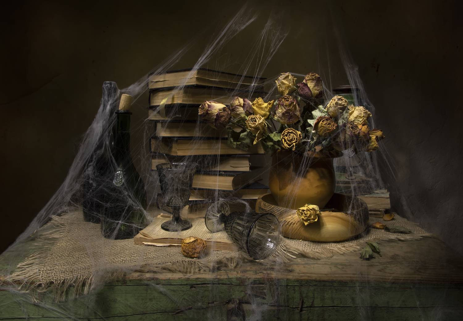 натюрморт, сундук, книги, розы, бутылка, Феденкова Татьяна