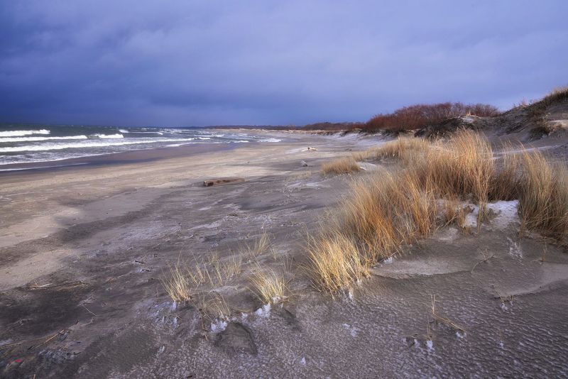 Пустынный пляж фото превью