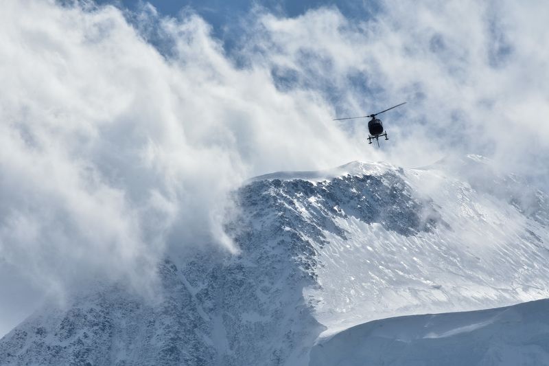 На вертолете на гору Белуха фото превью
