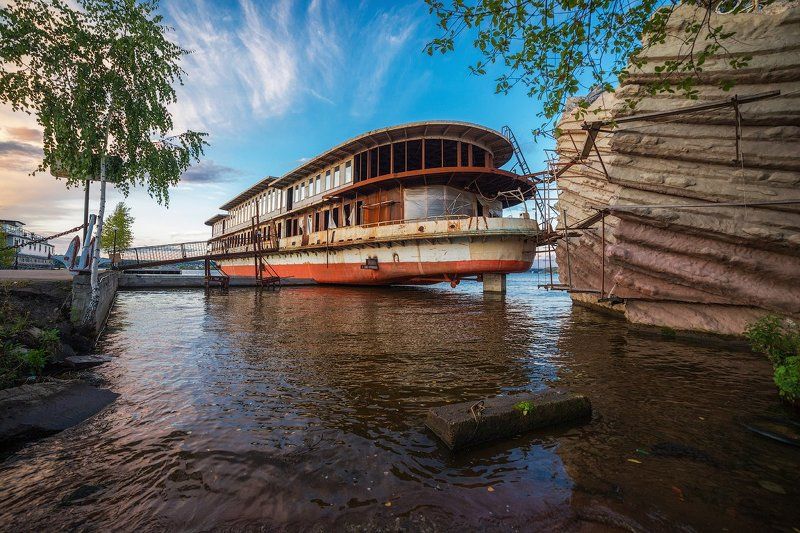 Берег, Клязьминское водохранилище, Корабль, Мытищинский район, Троицкое Одинокий теплоход «Павел Юдин» фото превью