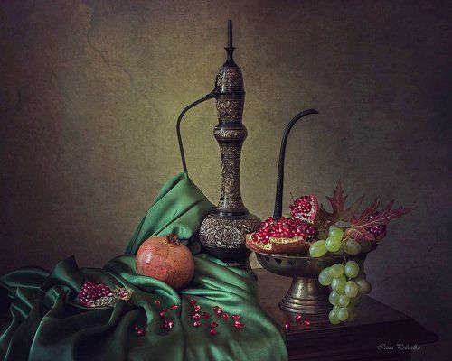 Натюрморт в восточном стиле с гранатами