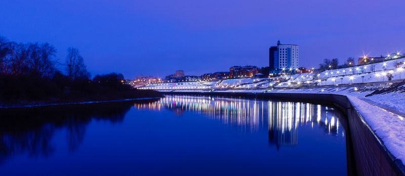 вечер, город, набережная, река тура, тюмень, фонари Набережная города Тюмени фото превью