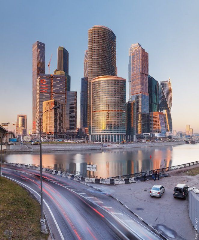 башни, вечер, город, городской пейзаж, длинная выдержка, закат, мегаполис, москва, москва-сити, небоскрёбы, огни, осень, отражения, панорама, пейзаж, свет, стекло и бетон Три вечерних состояния высоченного города фото превью