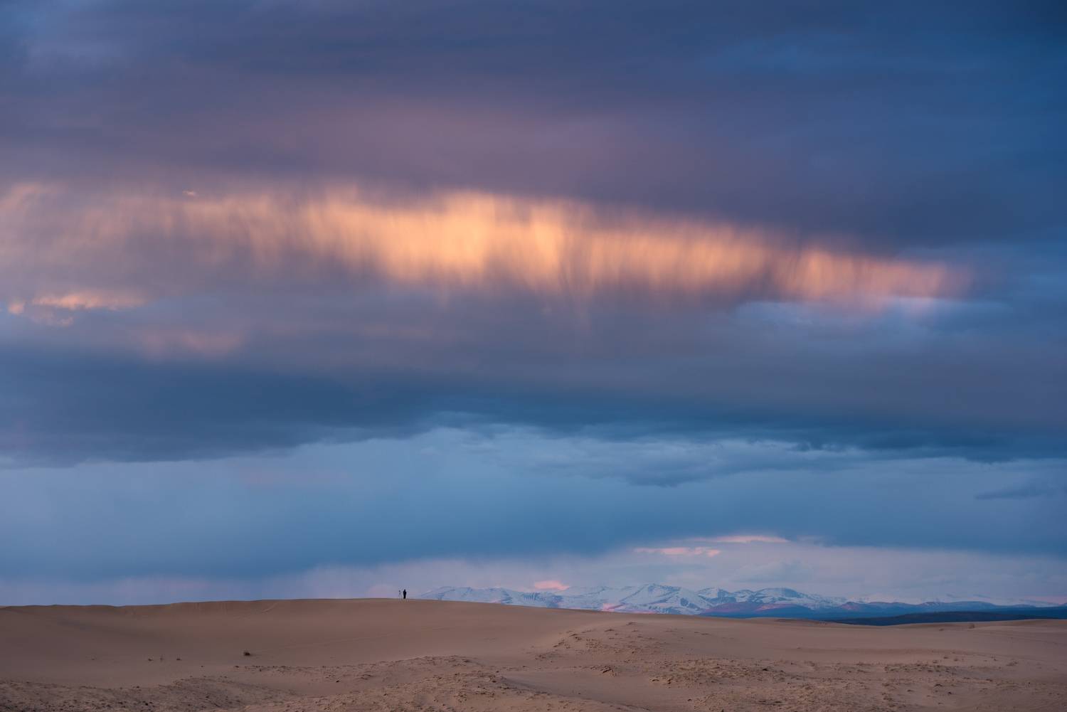 горы, пустыня, песок, барханы, дюна, чарскиепески, закат, mountains, desert, sand, dune, sunset, Дмитрий