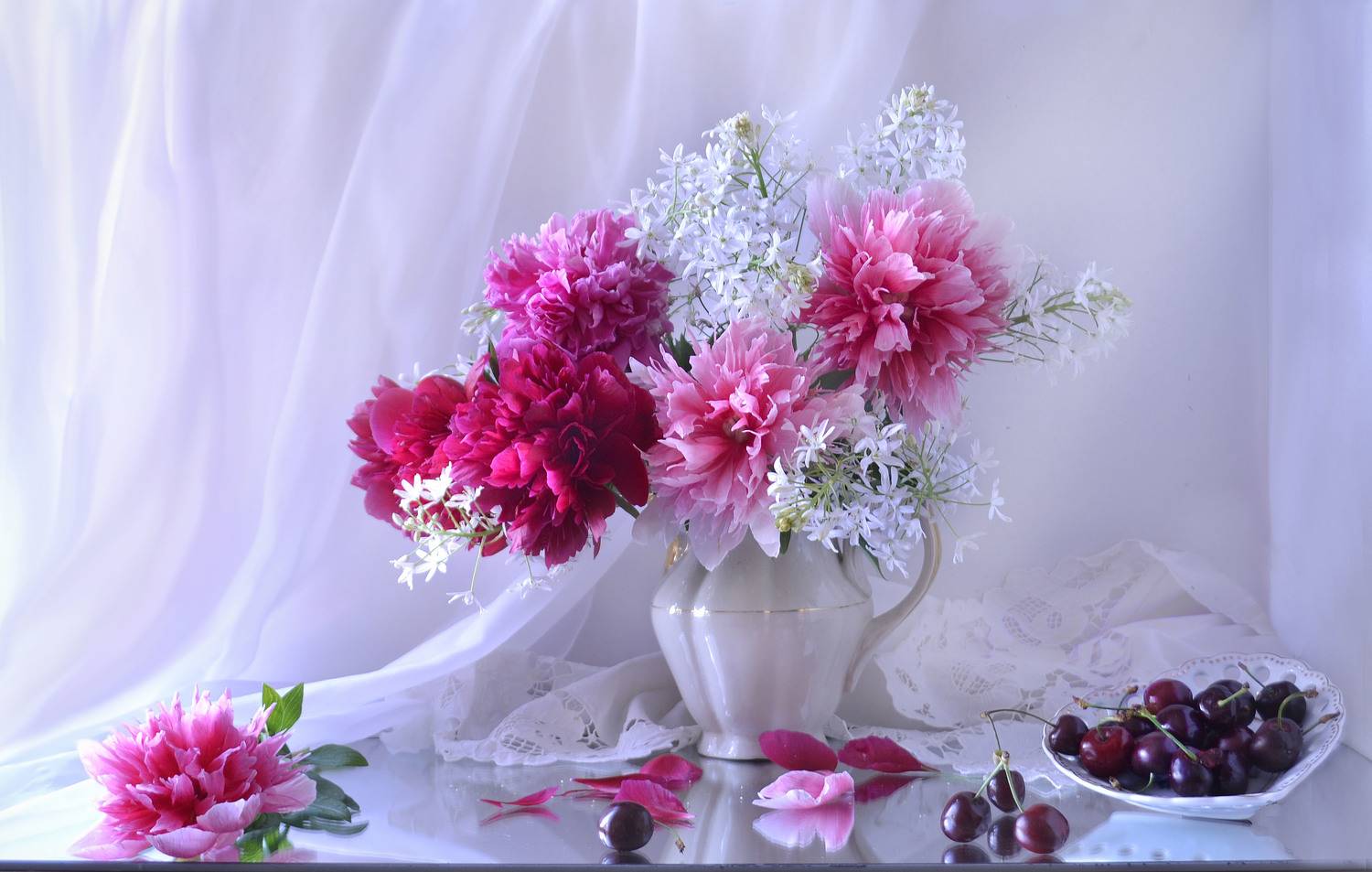 still life, натюрморт, цветы, фото натюрморт, , фарфор, настроение, лето, пионы, птицемлечник, отражение, вишня, Колова Валентина