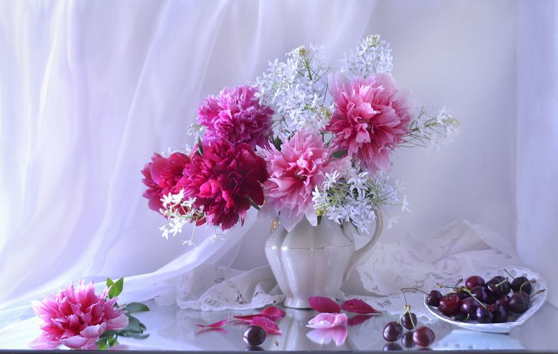 still life, натюрморт, цветы, фото натюрморт, , фарфор, настроение, лето, пионы, птицемлечник, отражение, вишня Люблю июнь, когда цветут пионы... фото превью