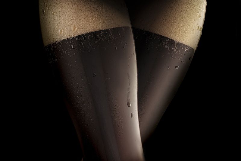 пиво, ножки, ноги, dark, beer, Два бокала темного фото превью