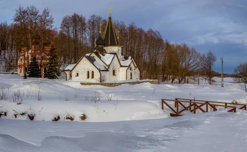 У святого источника