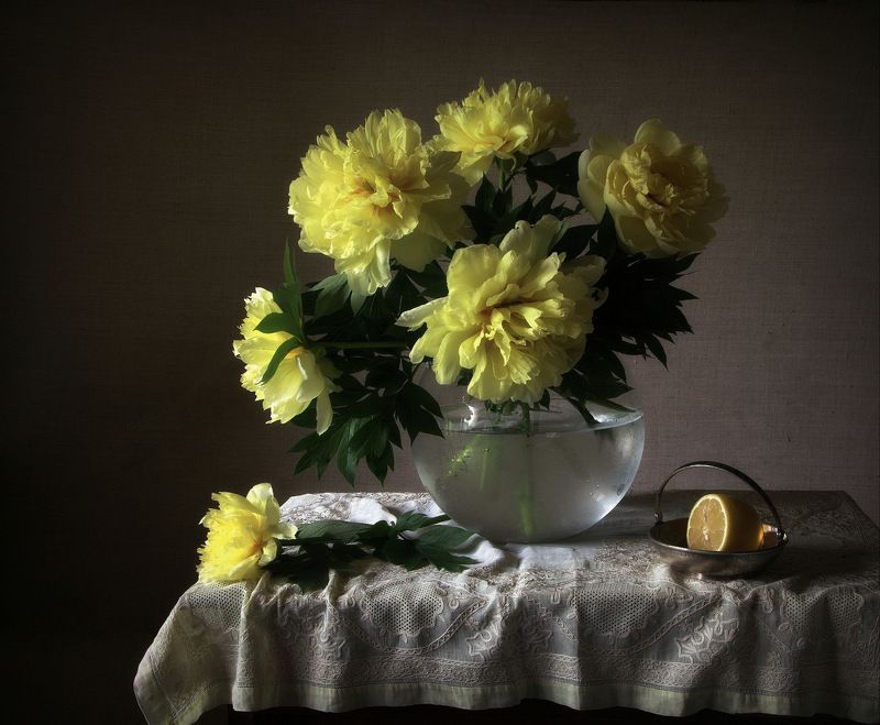 сергей алексеев, натюрморт Жёлтый пион фото превью