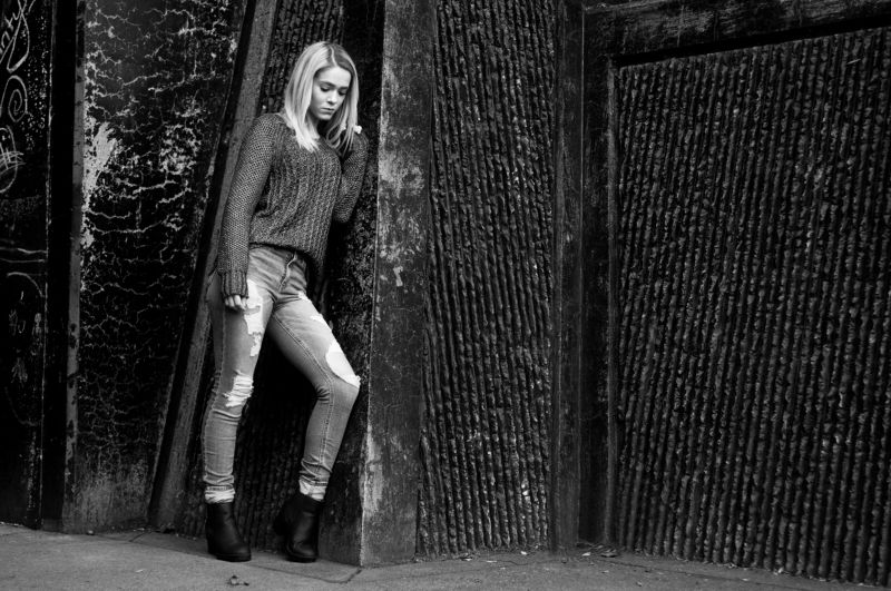 monochrome, urban, jeans, texture, fashion Ariana фото превью