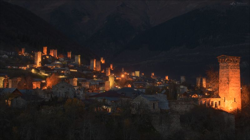 грузия, местия, местиа, сванетия, сванети, верхняя сванетия, фототур в грузию, фототур в сванетию, сванские башни, сваны Осень.. Вечер.. Местия.. фото превью