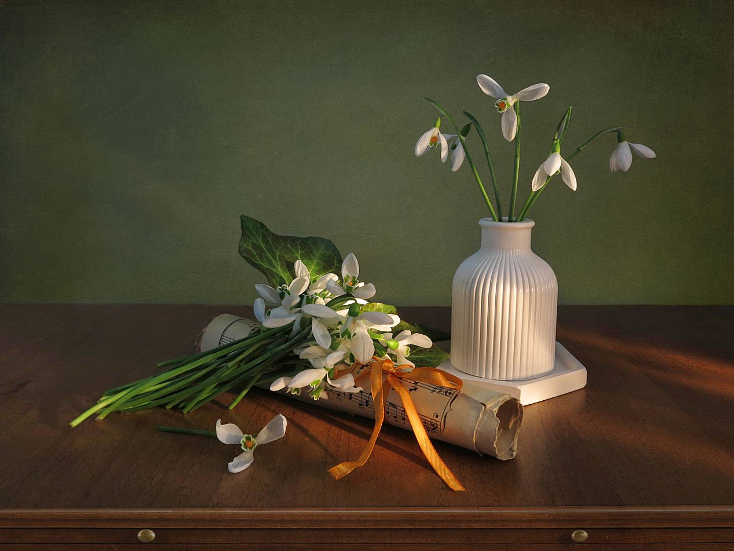 натюрморт,ваза,подснежники,ноты,лента, Алла Шевченко
