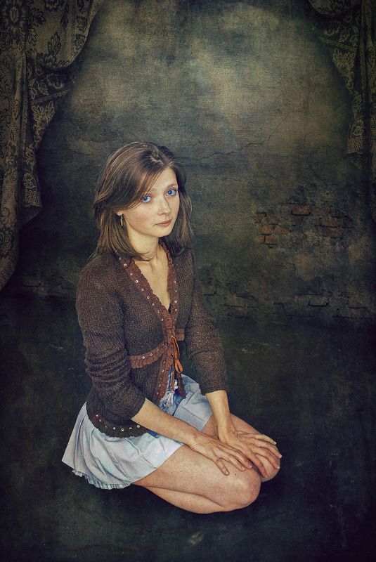 Девушка на коленях/Girl on her knees фото превью