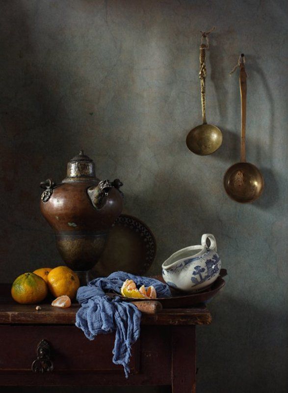 Мандарины и китайский соусник фото превью