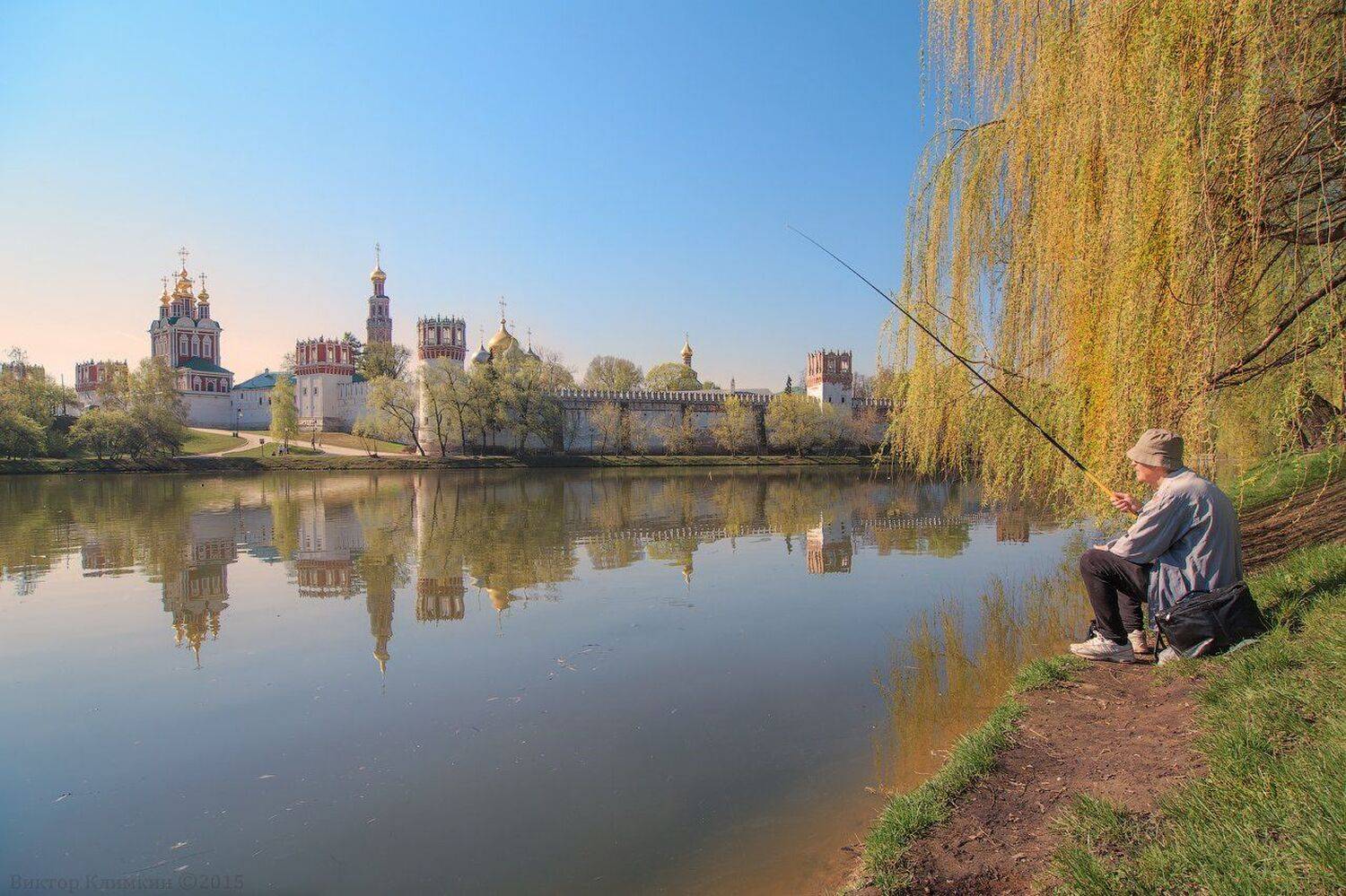 весна, монастырь, москва, новодевичий  монастырь, пруд, рыбак, рыбалка, утро, Виктор Климкин