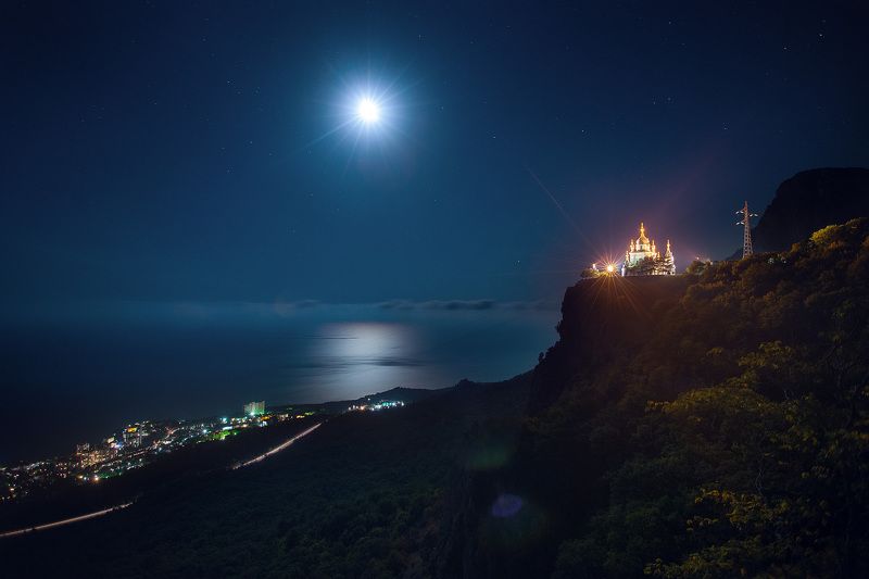 Форосский храм в лунном свете фото превью