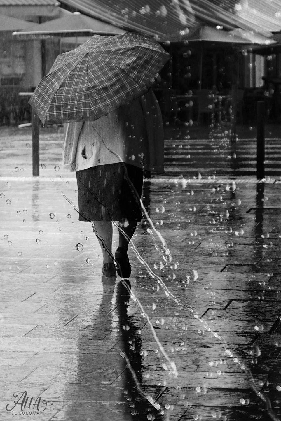 Бабушка, Дождь, Капли, Мокро, Пенсионерка, Потёки, Походка, Стрит, Улица, ALLA SOKOLOVA
