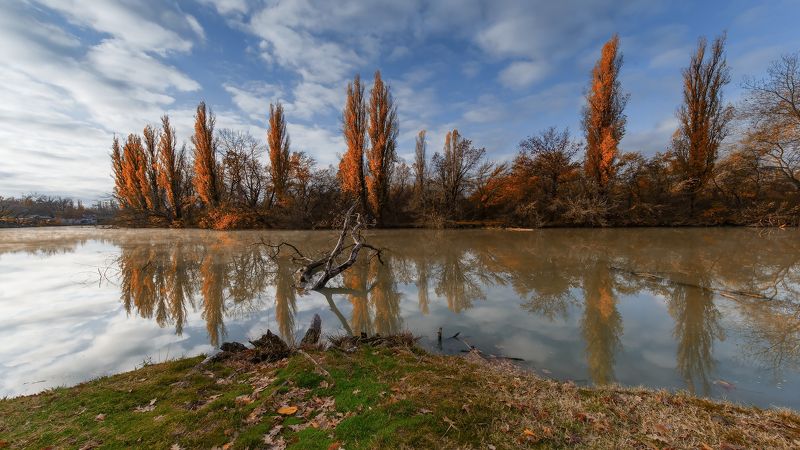 В осеннем парке городском фото превью