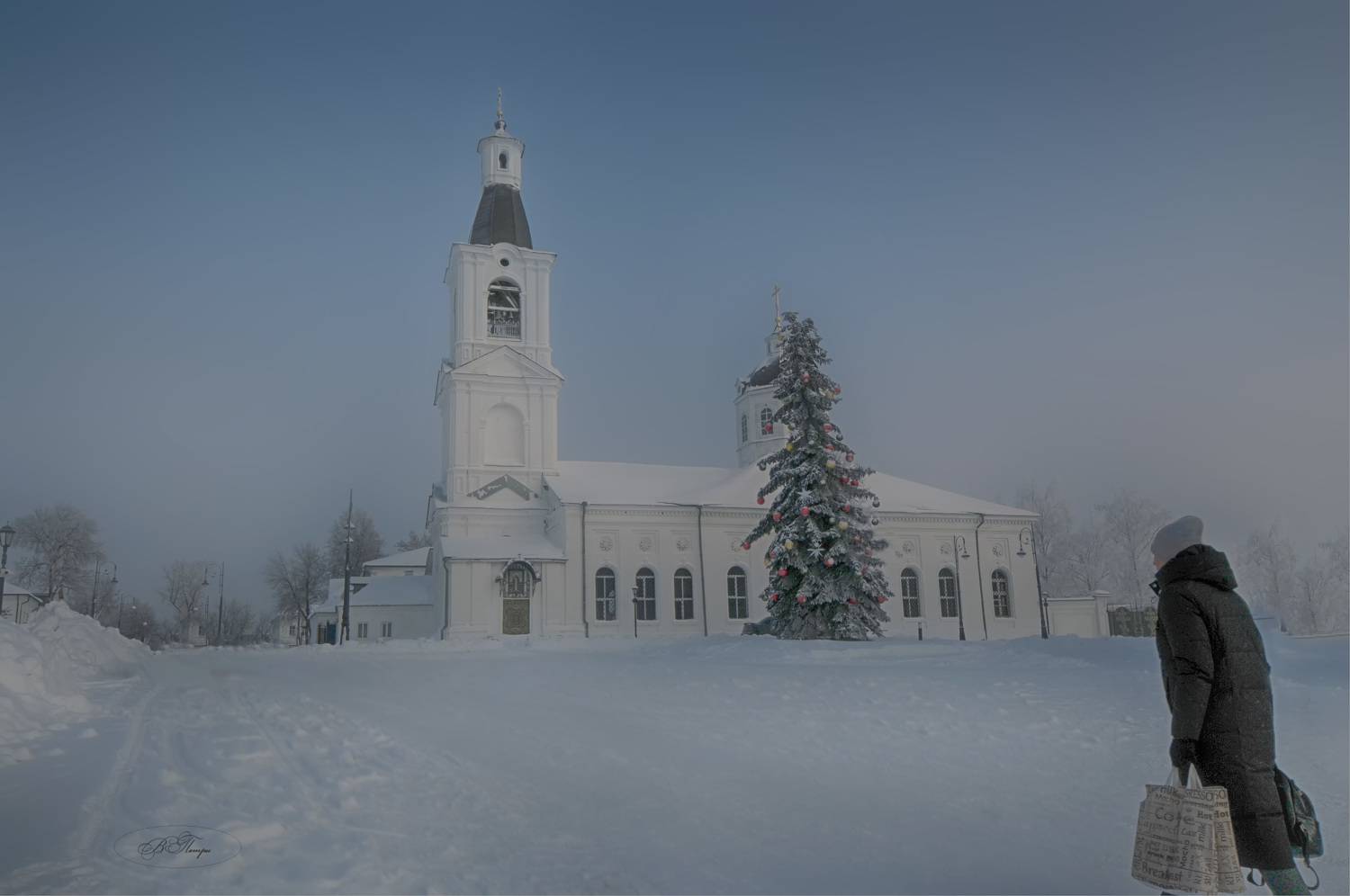 женщина церковь ёлка, Вера Петри