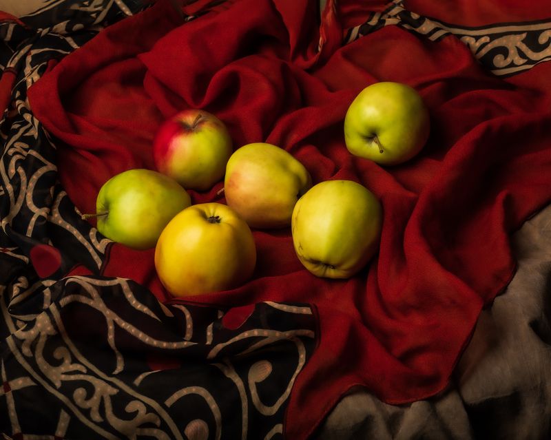 Натюрморт с яблоками фото превью