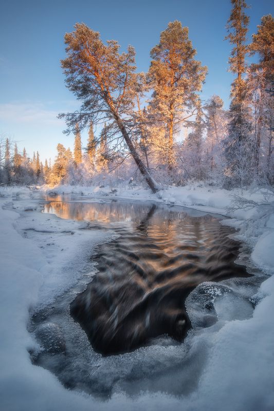Холодная река фото превью