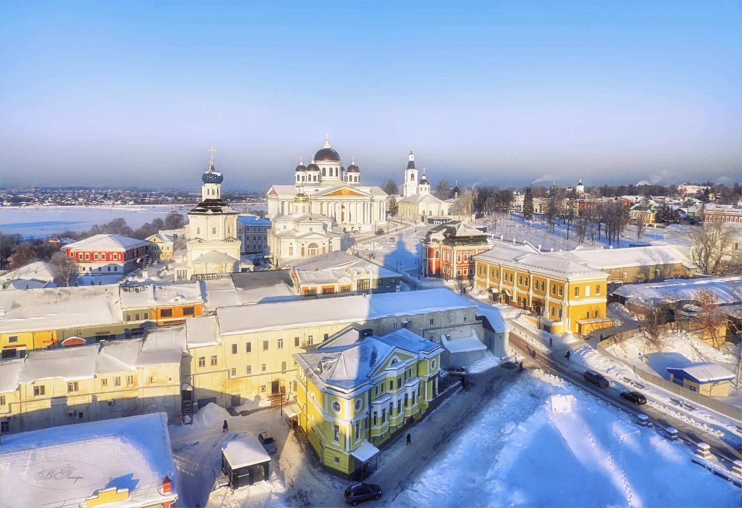 церкви дома улицы люди машины, Вера Петри
