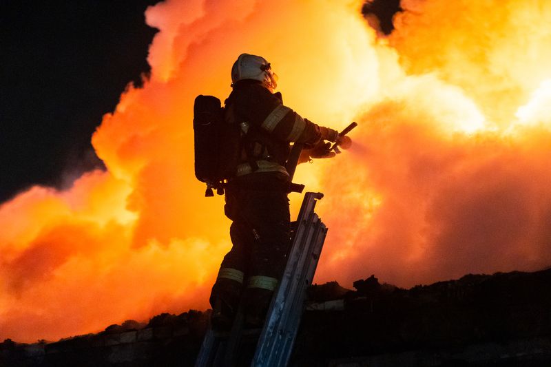 огонь, пожарные, emergency, help, save, мчс, fire, firefighter, rescue, rescuers, спасатели, дым, работа, brave  фото превью