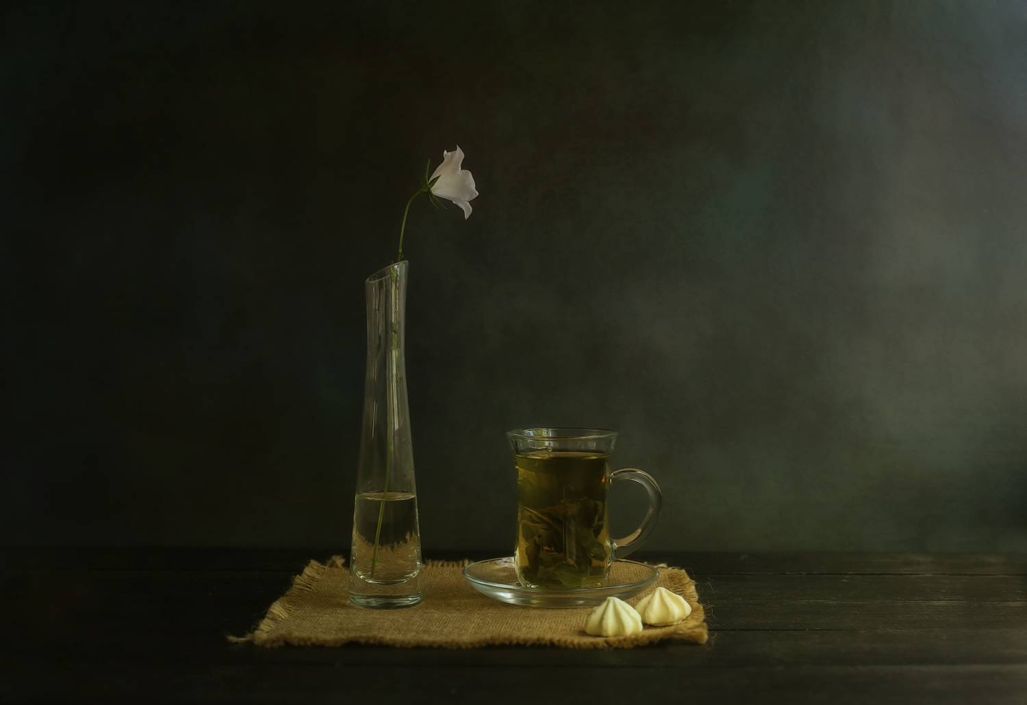 цветок, чашка чая, минимум, минимализм, созерцание, чай, чай на травах, ваза, колокольчик, flower, cup of tea, minimalism, minimalism, contemplation, tea, herbal tea, vase, bell, Стасов Виталий
