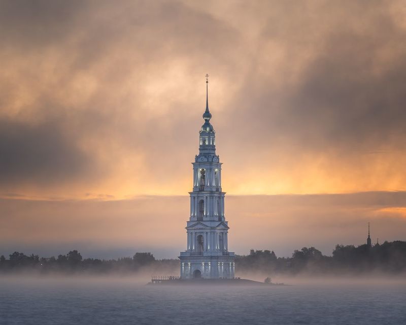 Туманный рассвет в Калязине фото превью