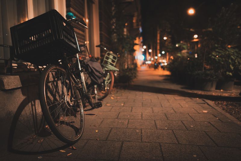 Old cycle at the night. фото превью