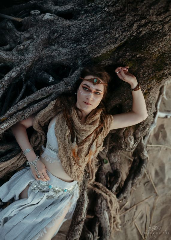 девушка, портрет, корни, дерево, бохо, этно  фото превью