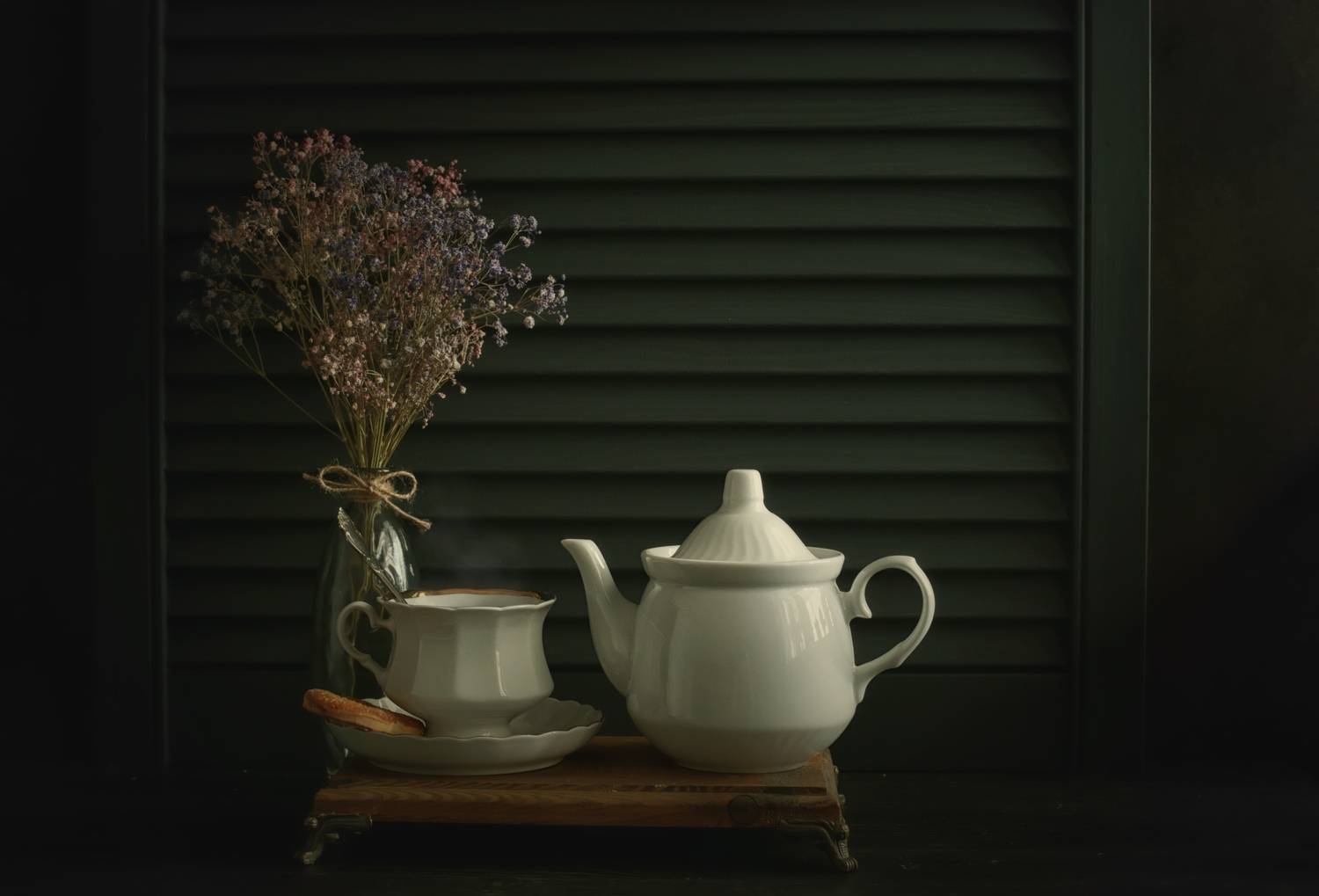 натюрморт, чашка чая, чайник, темный фон, flowers, coffee, tea, still life, drink, aroma, delicious, cup, чашка, оттенки цвета, минимализм, чайник, сухоцвет, Стасов Виталий