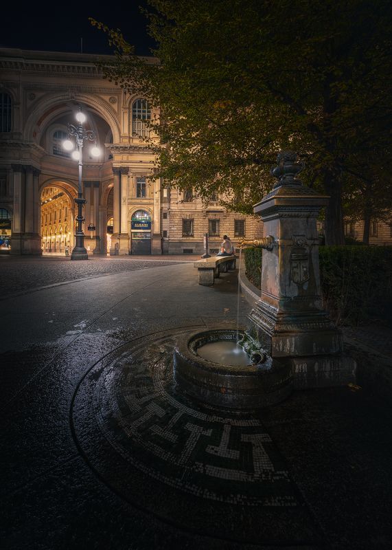Milano, Vedovella numero uno in piazza della Scala фото превью