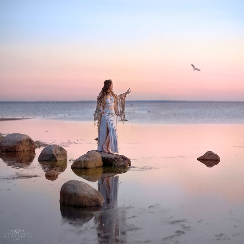 море, закат, штиль, девушка, романтика, розовый, бохо Нежность моря фото превью