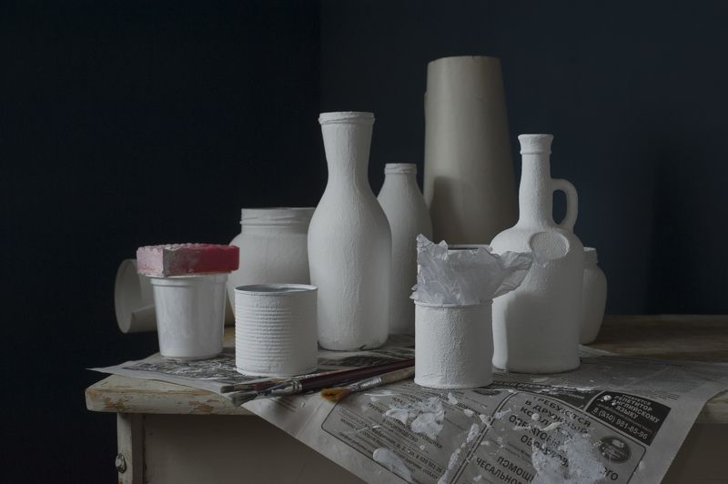 С белыми бутылками. фото превью