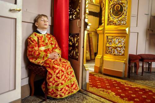 Алтарник.