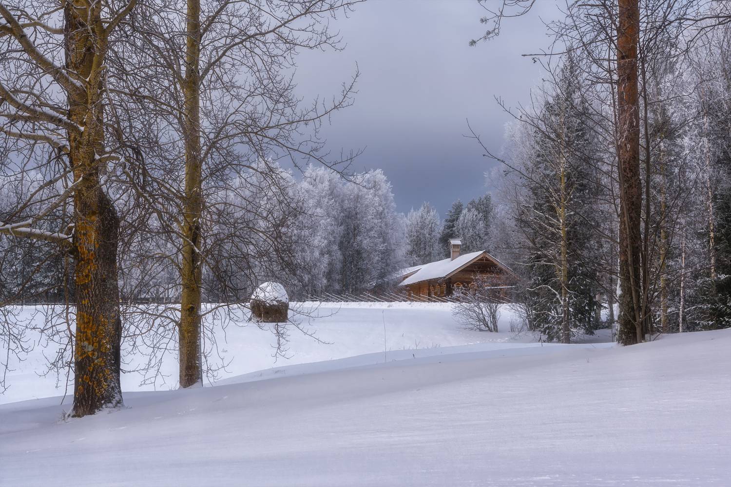 зима, февраль, иней, сугробы, мороз, дом, деревья, стожок вечер сумерки, Вера Ра