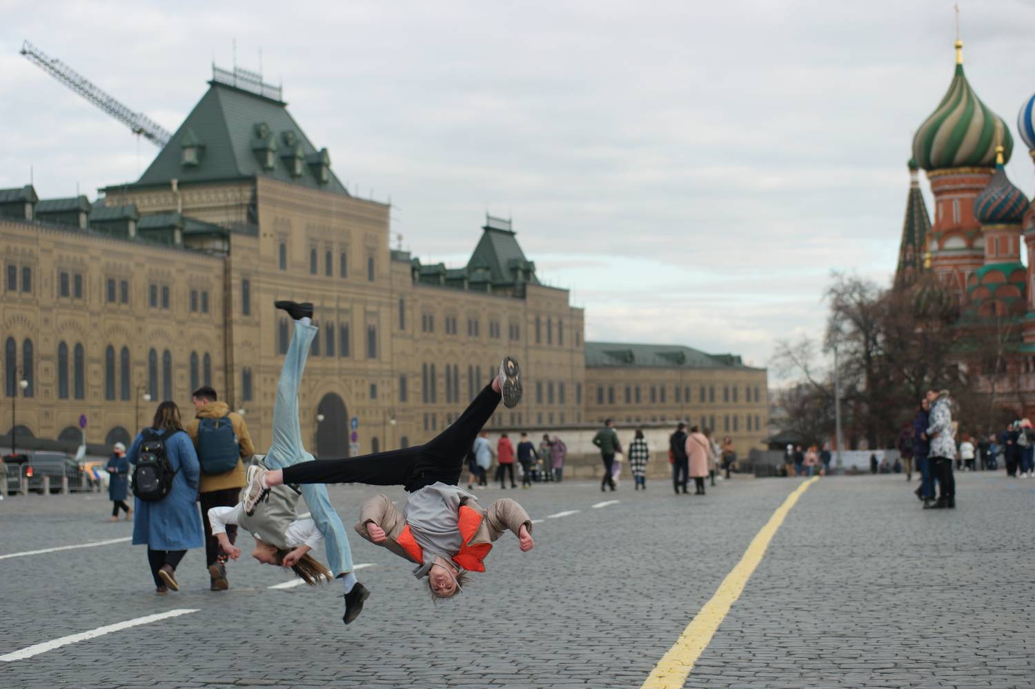 Красная площадь, кувырок, брусчатка, вниз головой, весна, Дмитрий Ткаченко