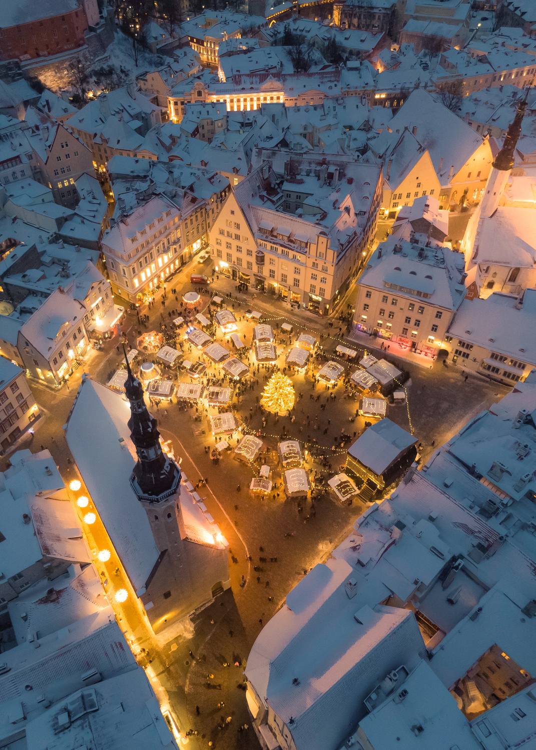 #christmasspirit #christmas #christmasmarket #holidayseason #beautifuldestinations #wintermood #wintermagic #winterwonderland #snowsnowsnow #tallinn #tallinnoldtown #tallinngram #tallinn_city #visittallinn #visitestonia #ilusadeestipaigad #eesti #estonian, Nikolai Mordan