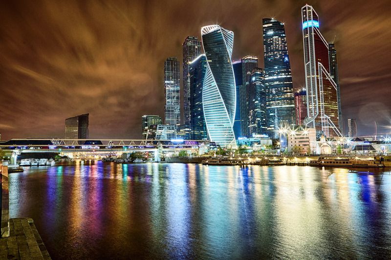 москва, сити. ночь, огни города. река. hdr Sim-City фото превью