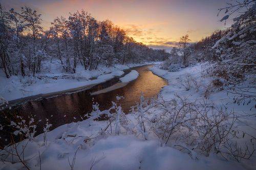 про начало зимы, не замерзшую речку и красный закат