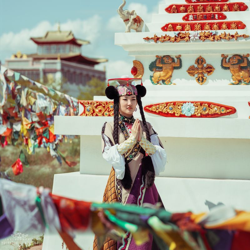 калмыки, Калмыкия, буддизм, костюмы, традиции, народы, религия, мода, традиционный костюм Молитва на Старом Хуруле фото превью