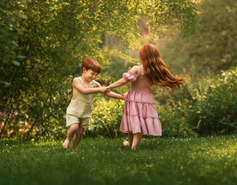 nature kids playing ginger Playing  фото превью